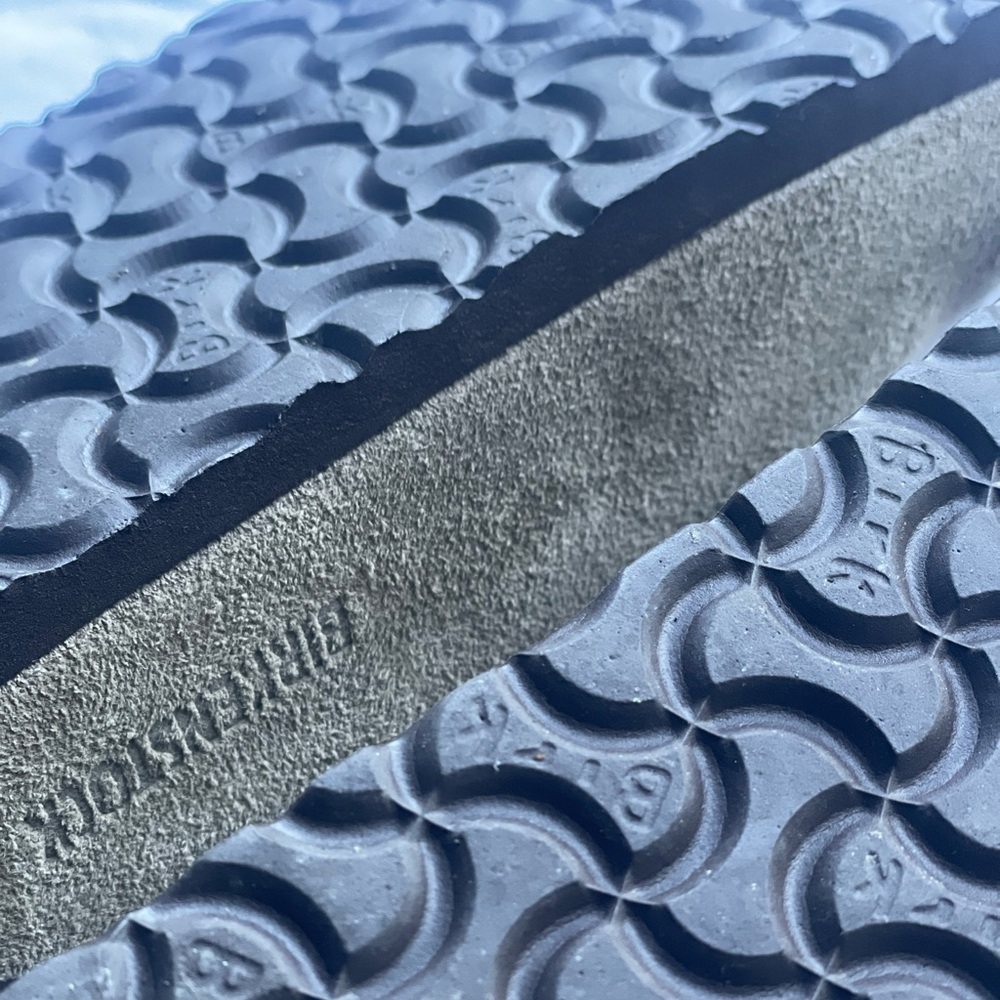 Birkenstock Boston 40 taupe soft bed.